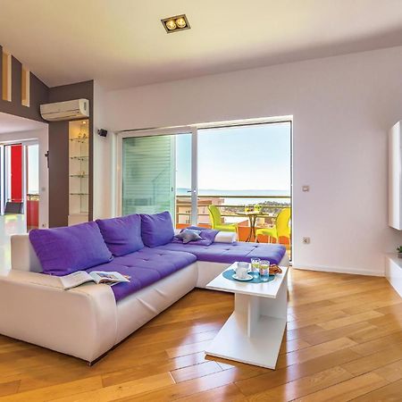Lovely Apartment In Makarska With Kitchenette エクステリア 写真
