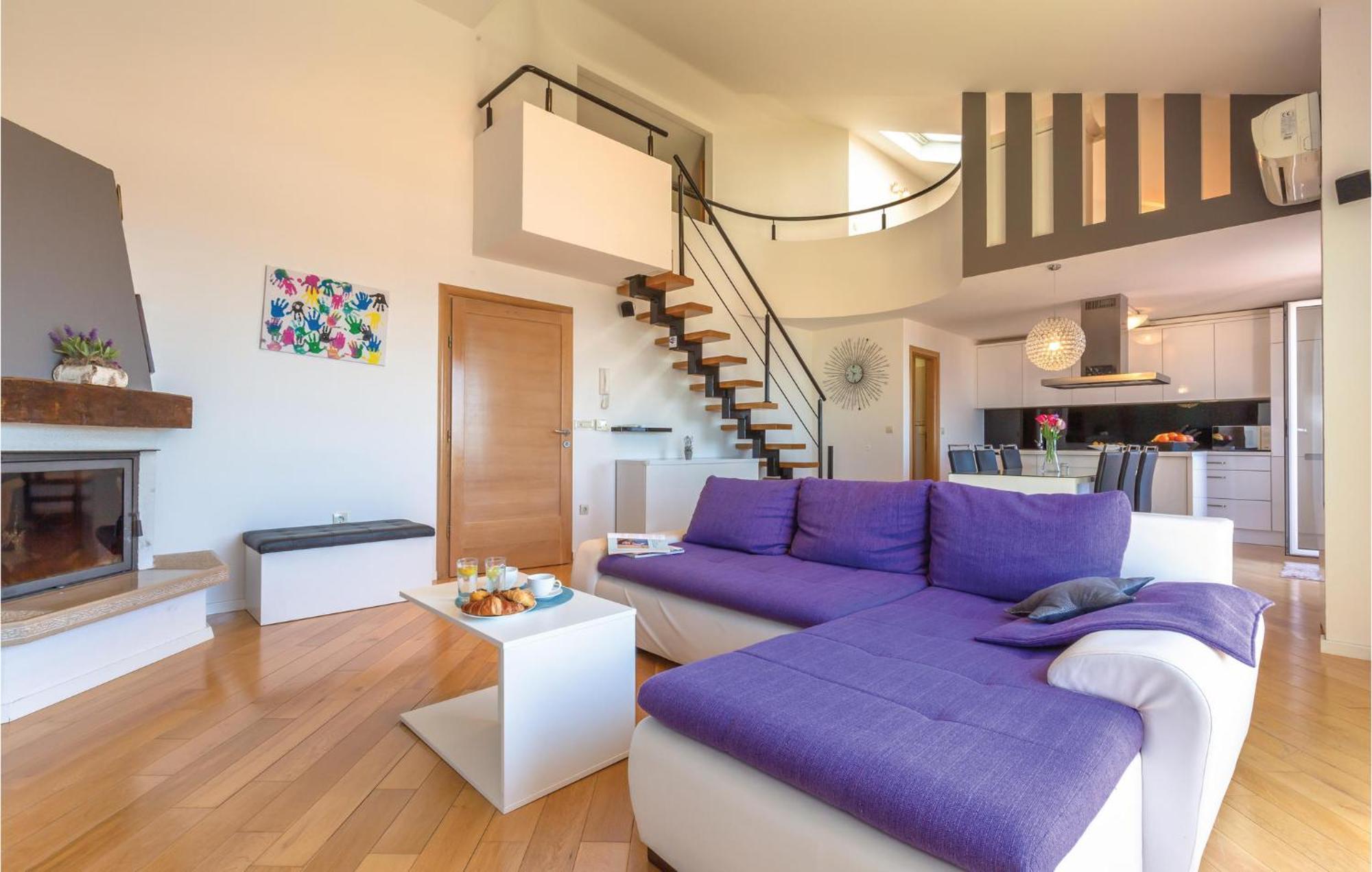 Lovely Apartment In Makarska With Kitchenette エクステリア 写真