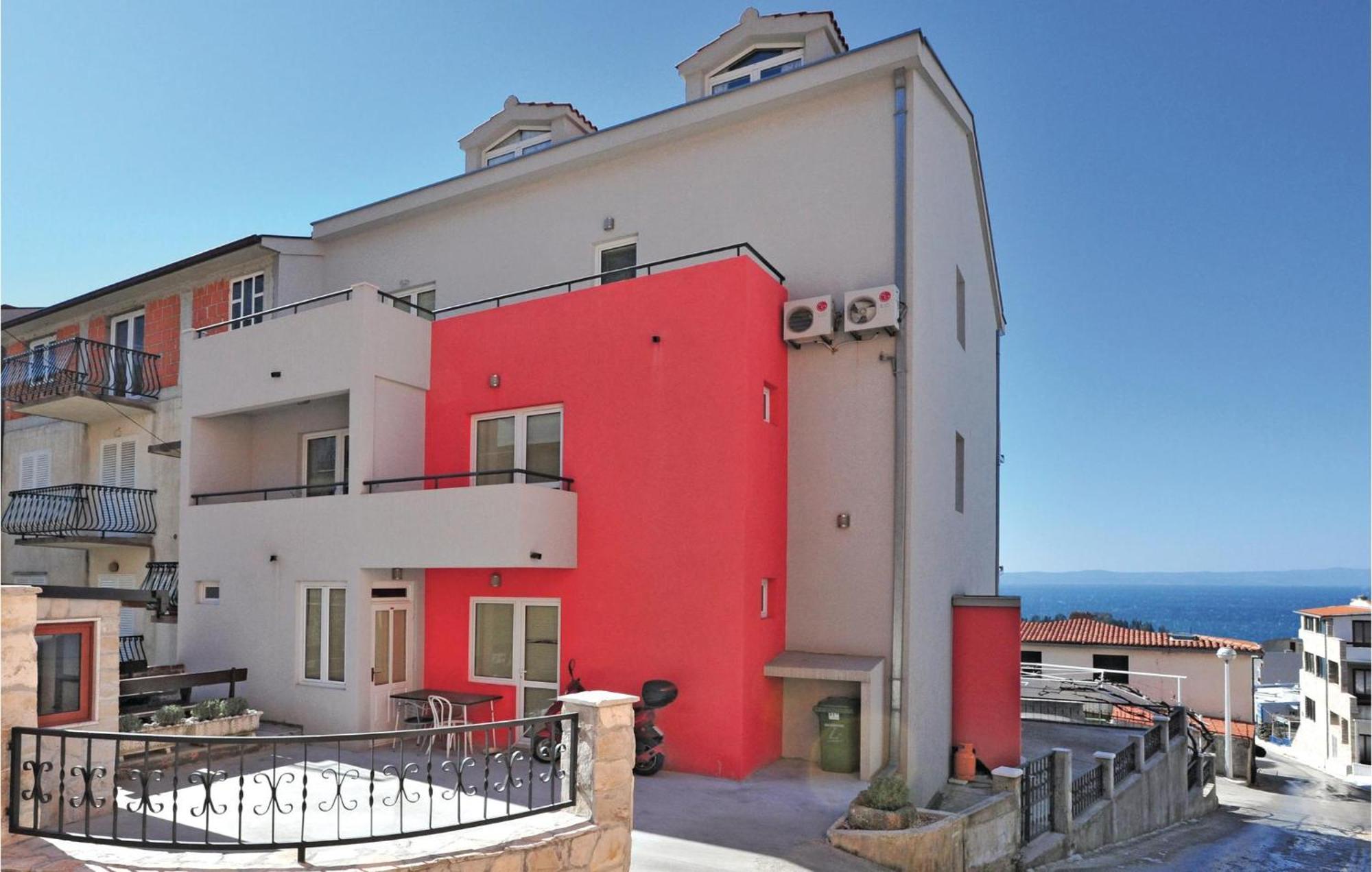 Lovely Apartment In Makarska With Kitchenette エクステリア 写真