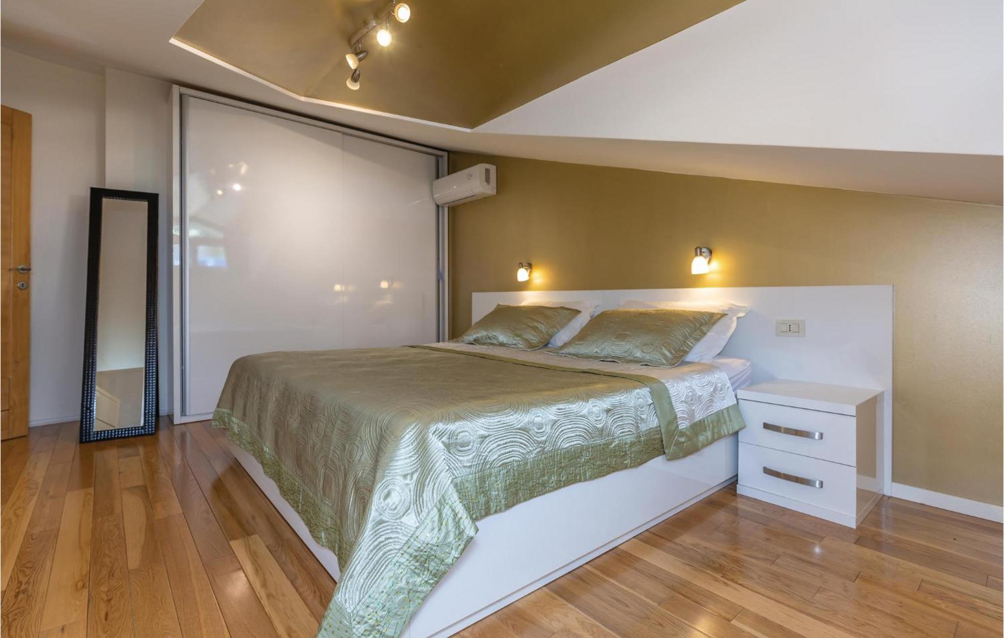 Lovely Apartment In Makarska With Kitchenette エクステリア 写真